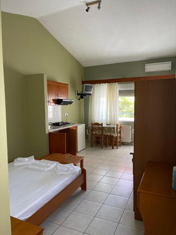 Artemis Hotel Apartments room 3